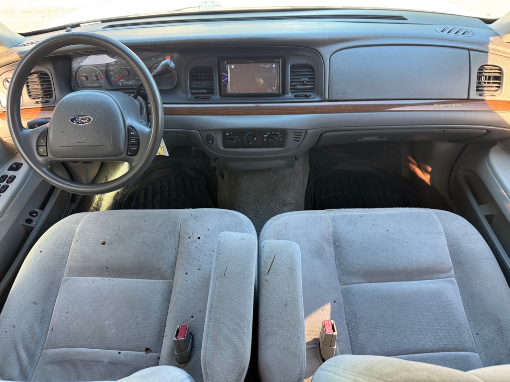 Photo 14 of this FORD CROWN VICTORIA