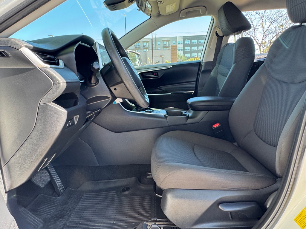 Photo 7 of this TOYOTA RAV4 HYBRID