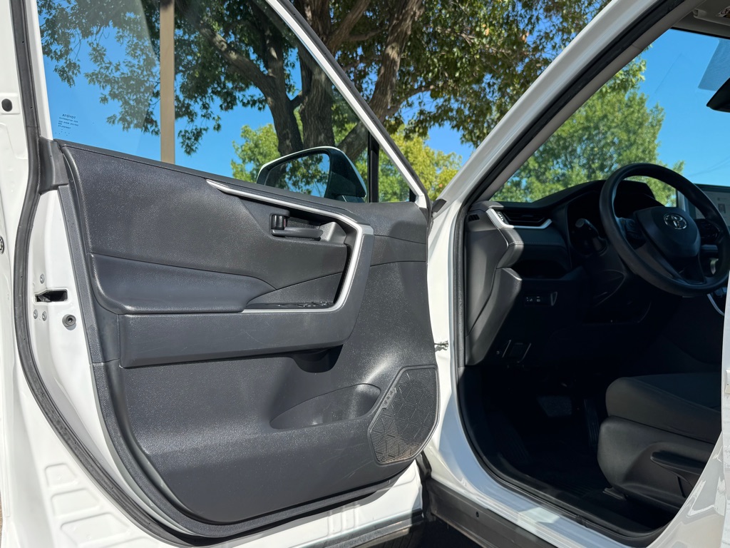 Photo 5 of this TOYOTA RAV4 HYBRID