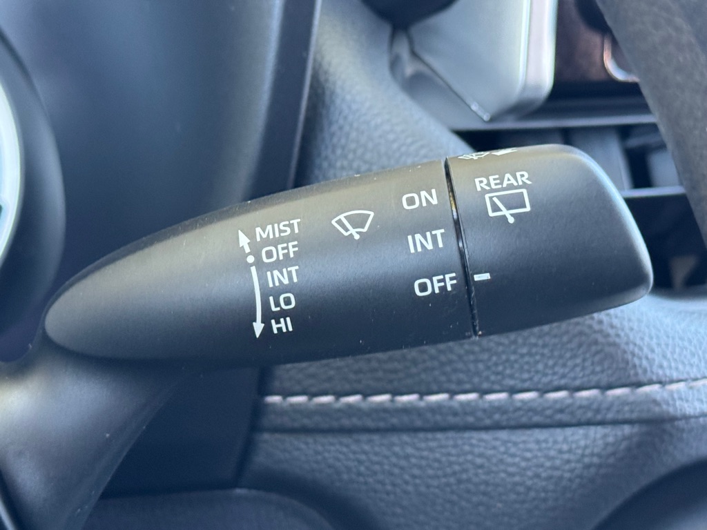 Photo 12 of this TOYOTA RAV4 HYBRID