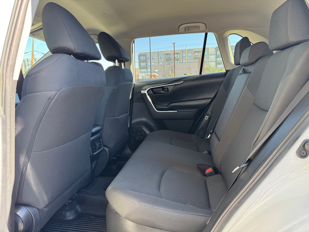Photo 25 of this TOYOTA RAV4 HYBRID