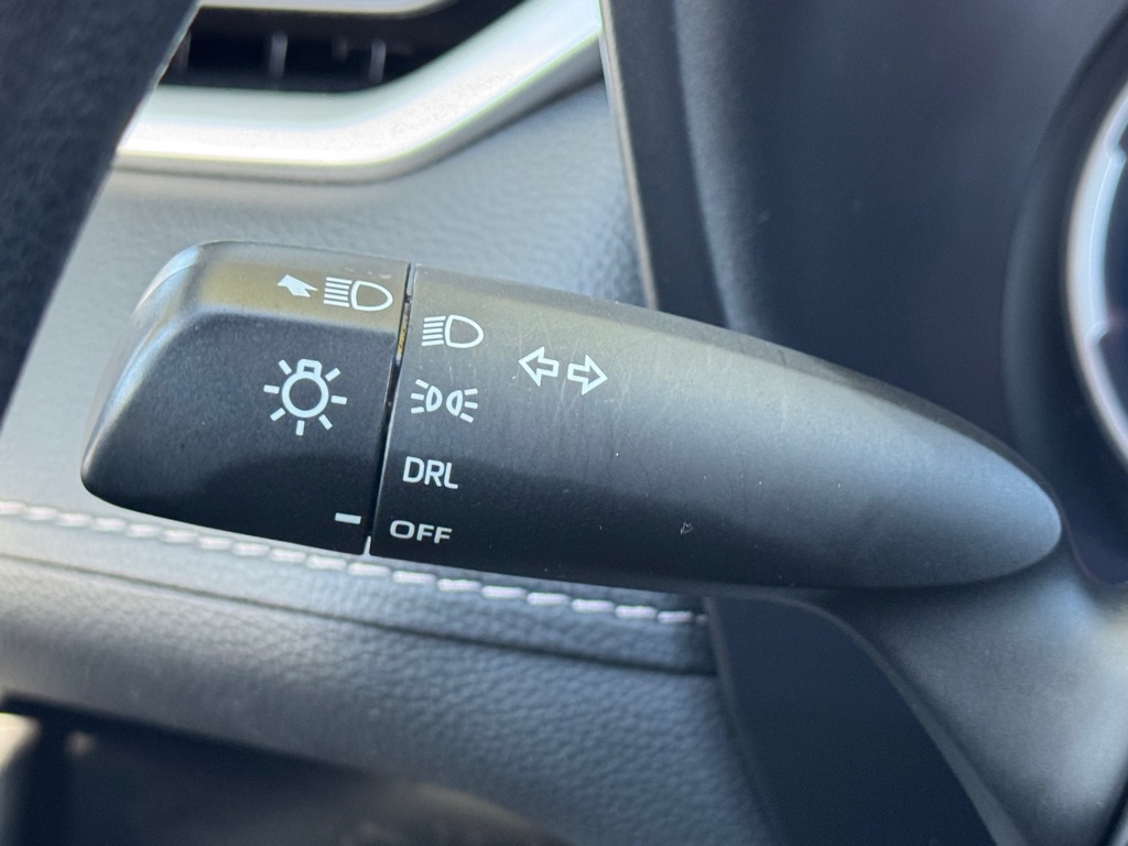 Photo 13 of this TOYOTA RAV4 HYBRID