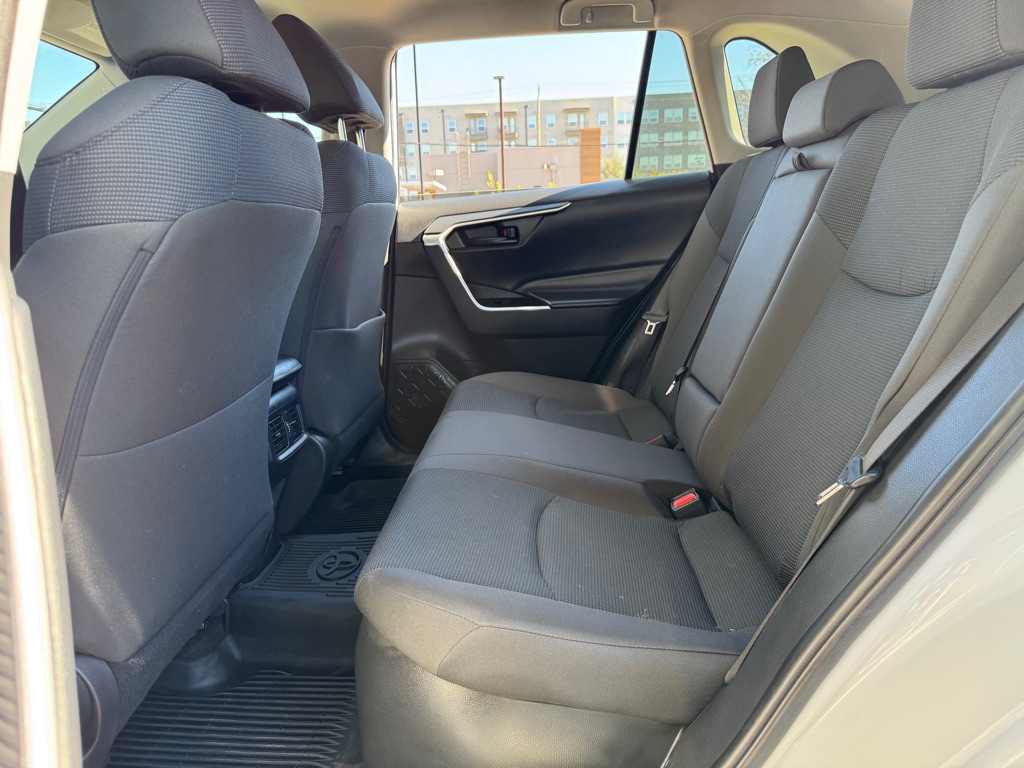 Photo 24 of this TOYOTA RAV4 HYBRID