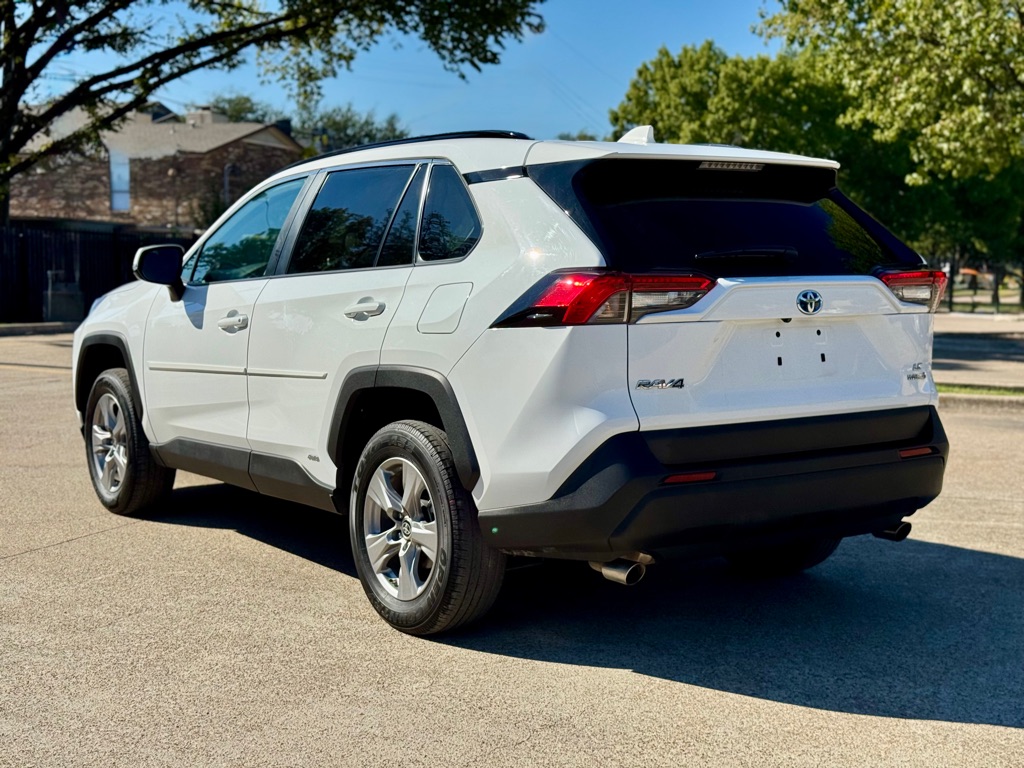 Photo 4 of this TOYOTA RAV4 HYBRID