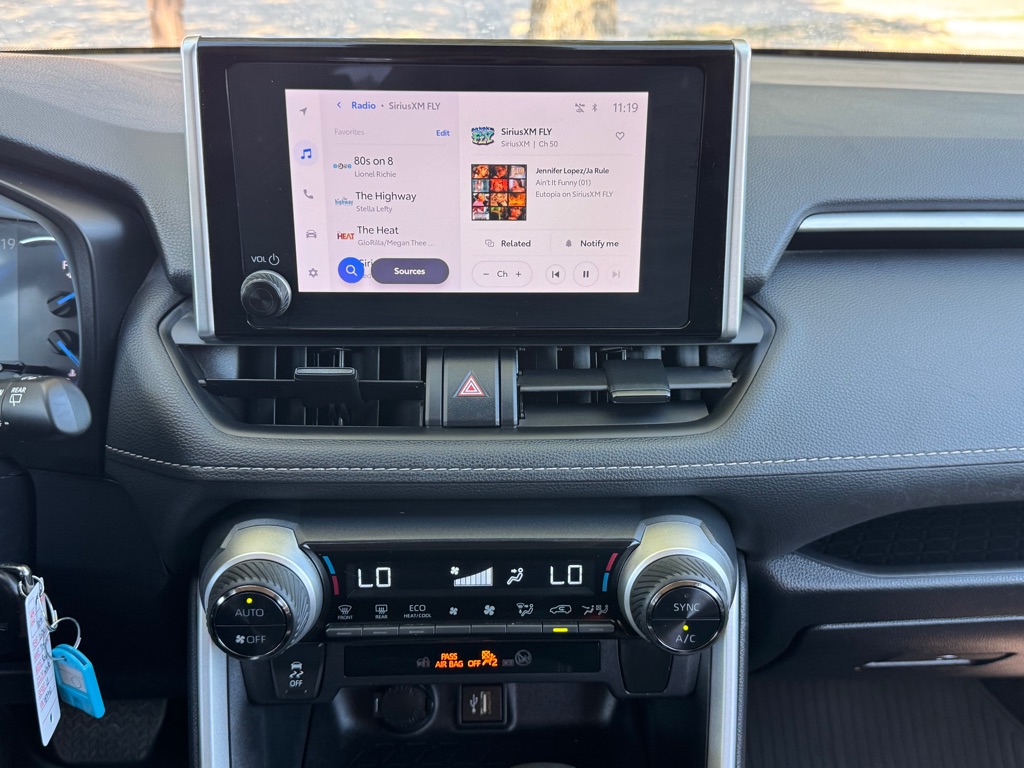 Photo 17 of this TOYOTA RAV4 HYBRID