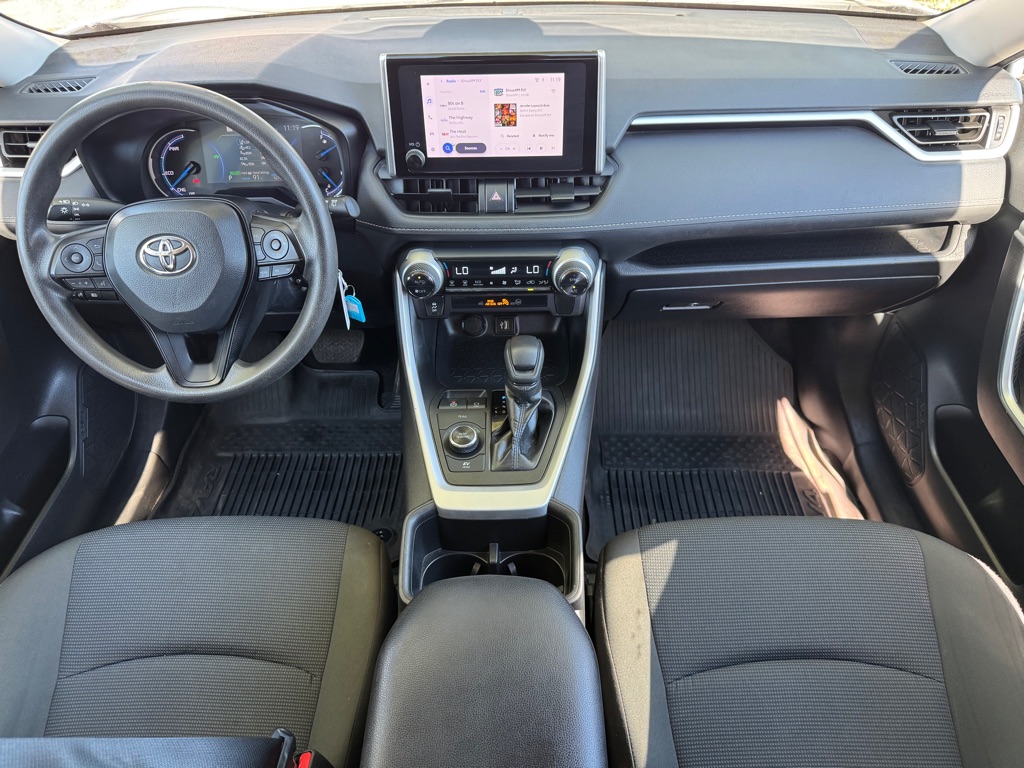 Photo 15 of this TOYOTA RAV4 HYBRID