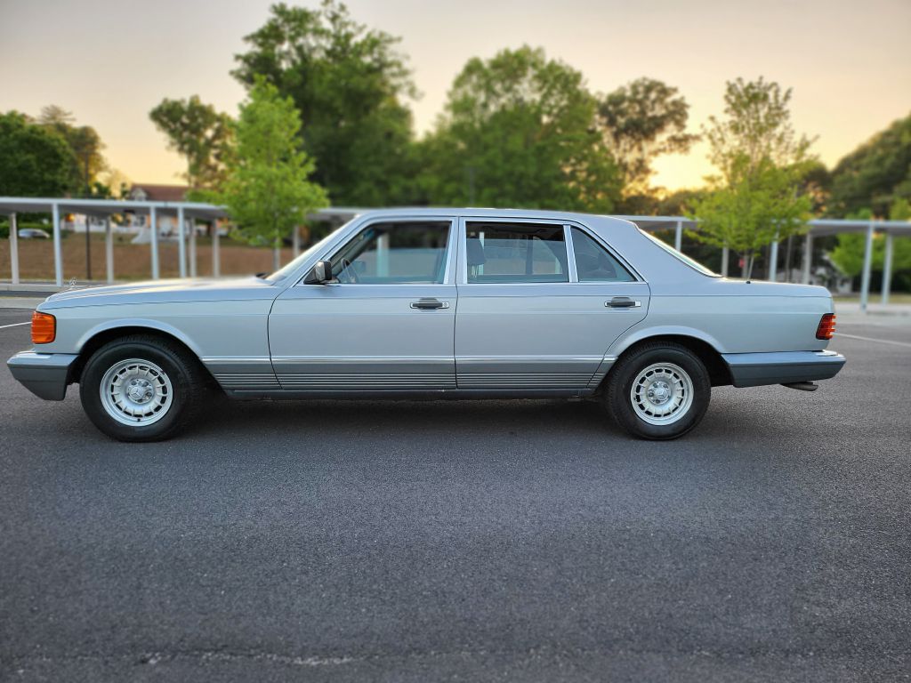 Photo 2 of this MERCEDES-BENZ 500