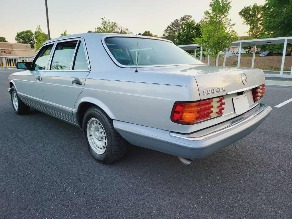Photo 3 of this MERCEDES-BENZ 500