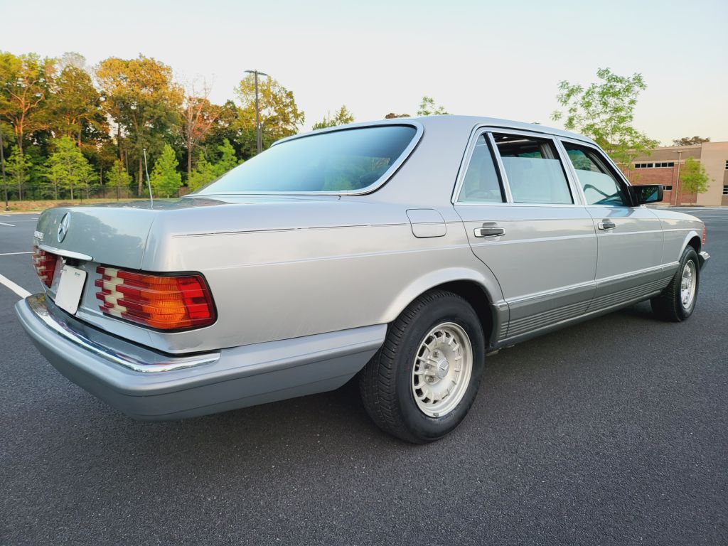 Photo 5 of this MERCEDES-BENZ 500