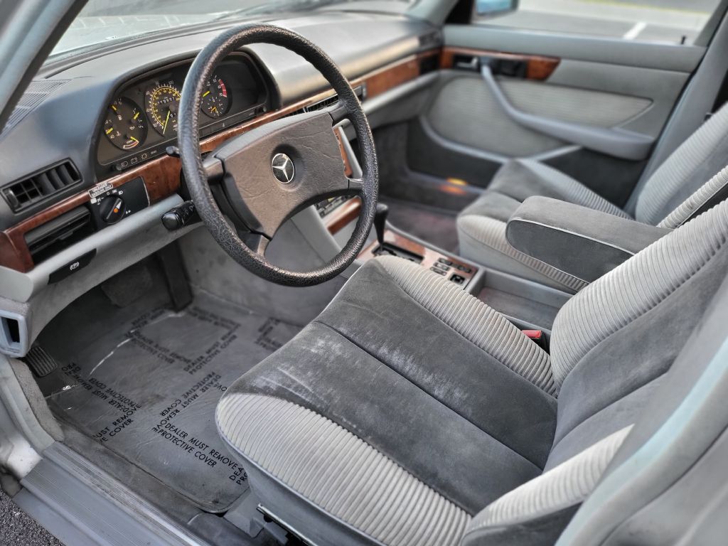 Photo 17 of this MERCEDES-BENZ 500