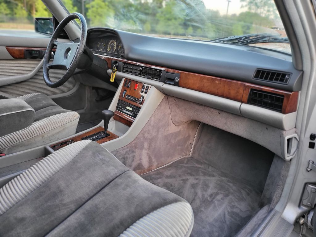 Photo 22 of this MERCEDES-BENZ 500