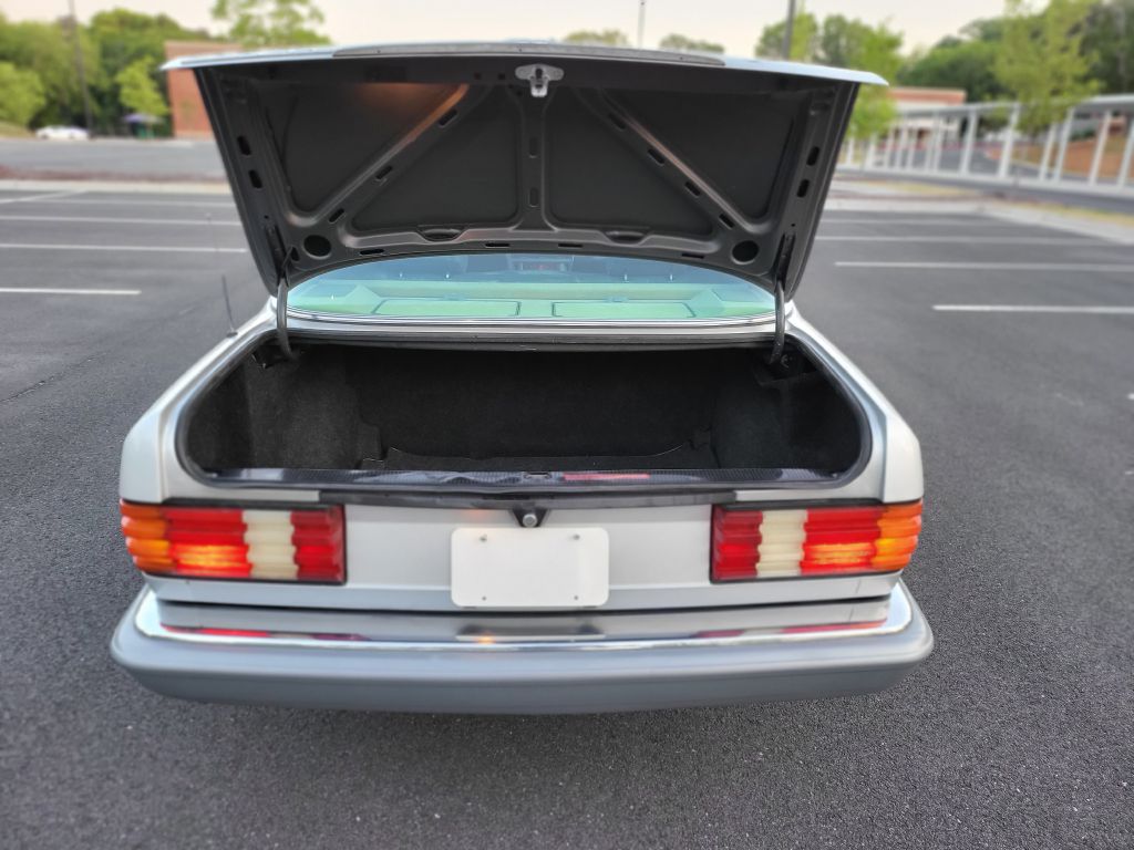 Photo 28 of this MERCEDES-BENZ 500
