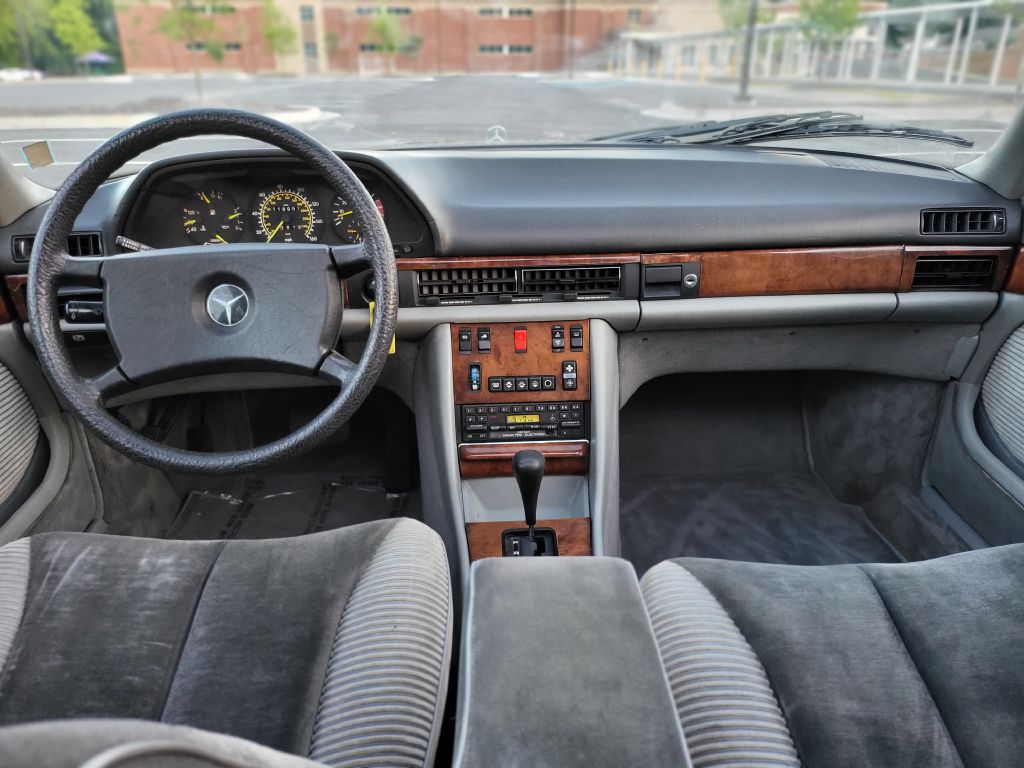 Photo 32 of this MERCEDES-BENZ 500