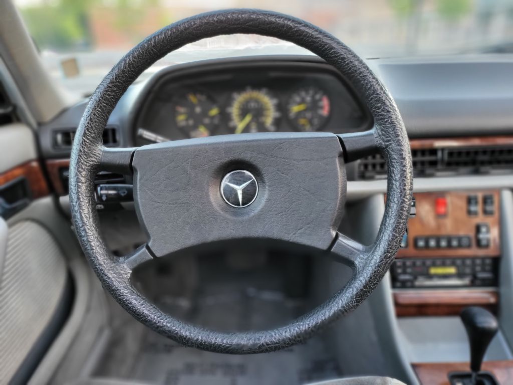 Photo 33 of this MERCEDES-BENZ 500