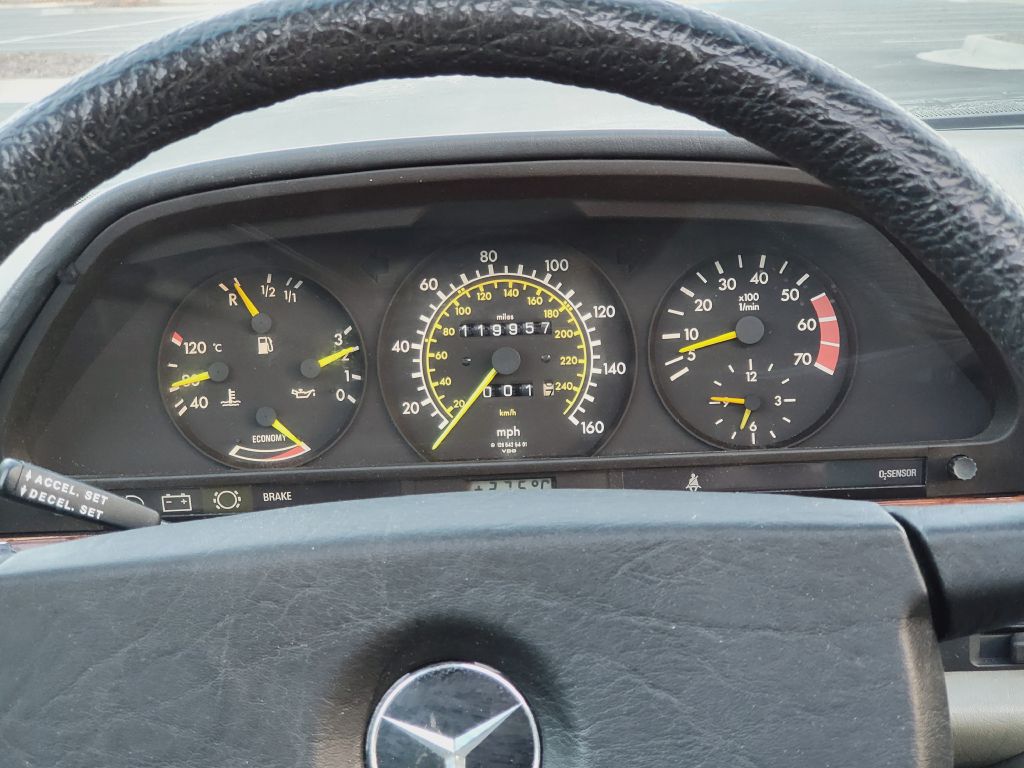 Photo 34 of this MERCEDES-BENZ 500