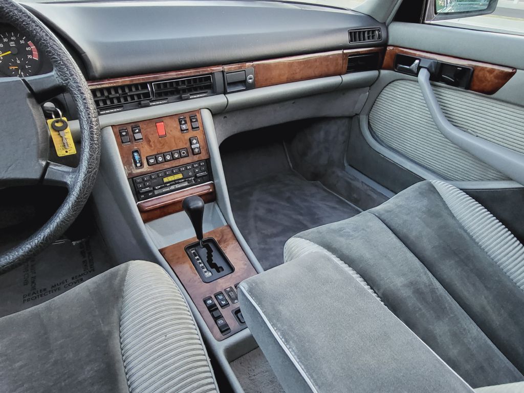 Photo 35 of this MERCEDES-BENZ 500