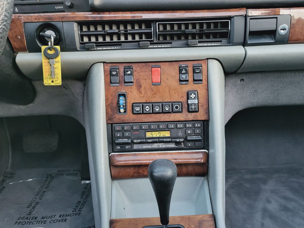 Photo 37 of this MERCEDES-BENZ 500