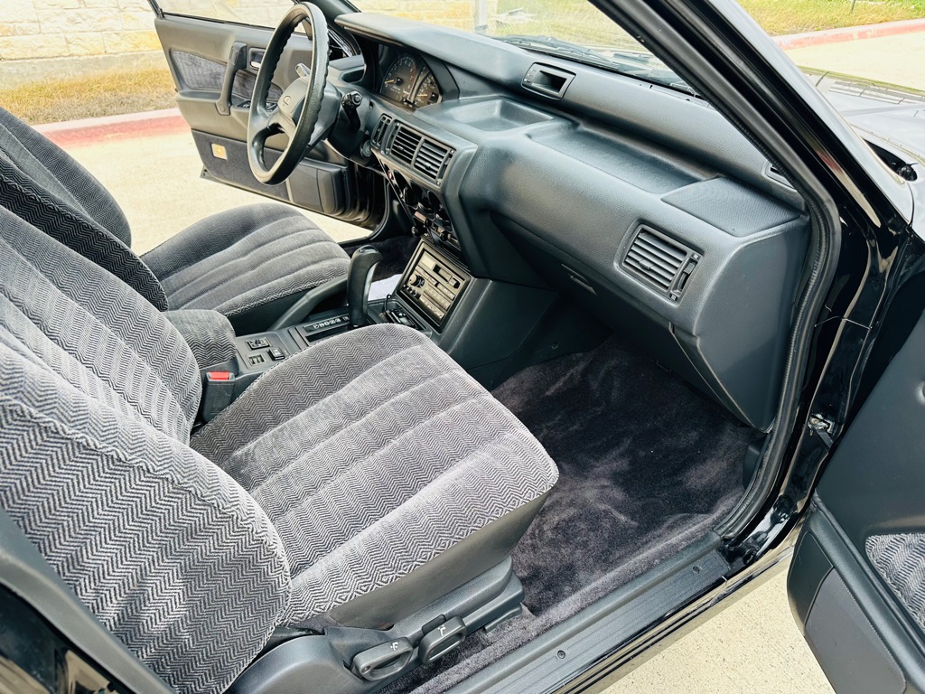 Photo 5 of this MITSUBISHI GALANT