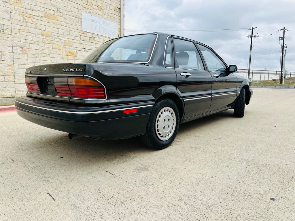 Photo 2 of this MITSUBISHI GALANT