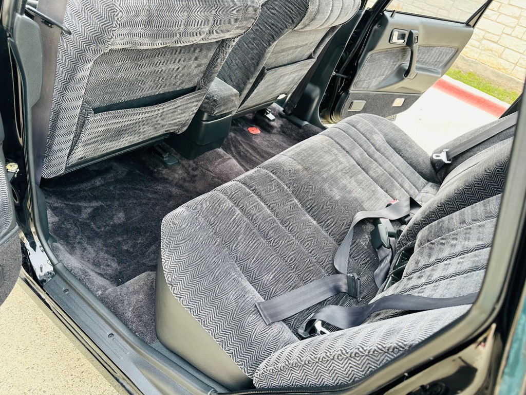 Photo 7 of this MITSUBISHI GALANT