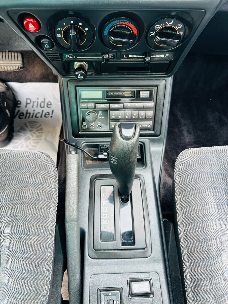Photo 11 of this MITSUBISHI GALANT