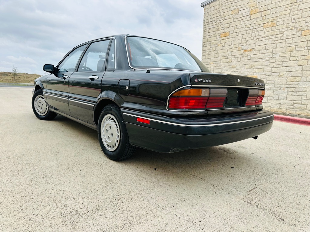 Photo 3 of this MITSUBISHI GALANT