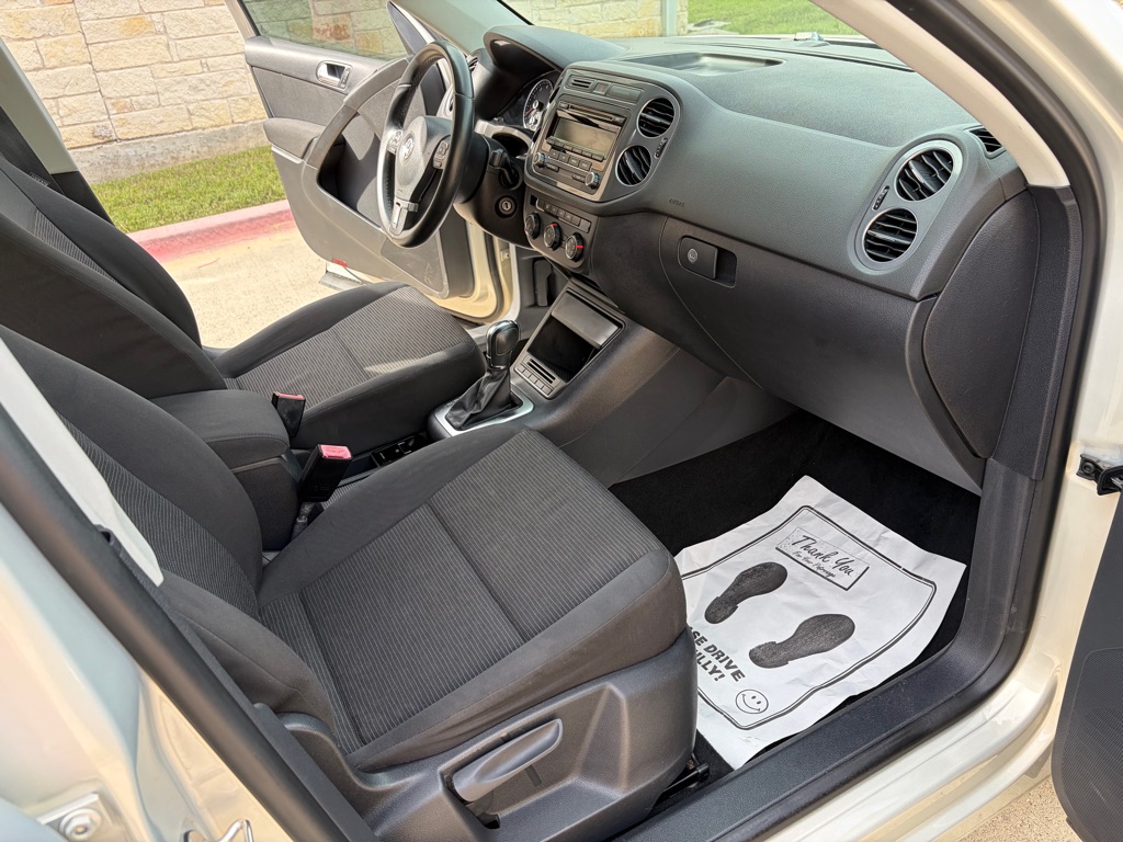 Photo 5 of this VOLKSWAGEN TIGUAN
