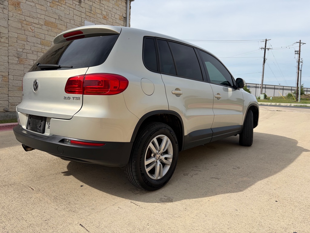 Photo 2 of this VOLKSWAGEN TIGUAN