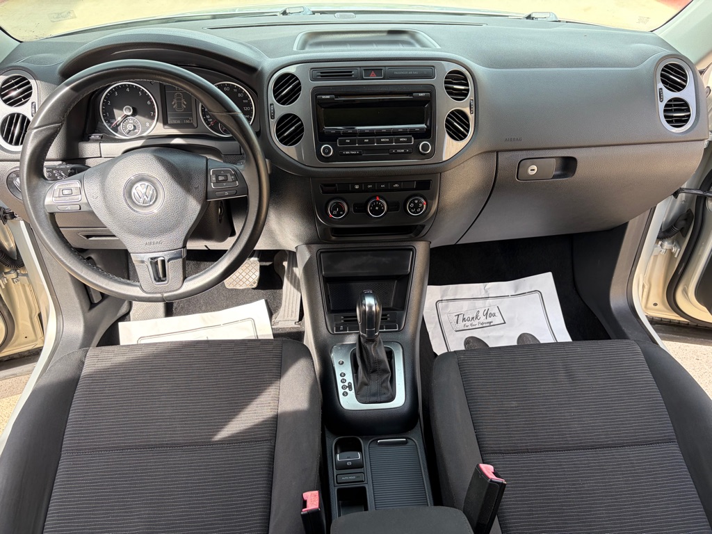 Photo 9 of this VOLKSWAGEN TIGUAN