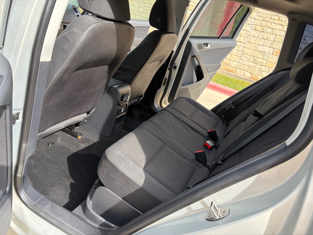 Photo 7 of this VOLKSWAGEN TIGUAN