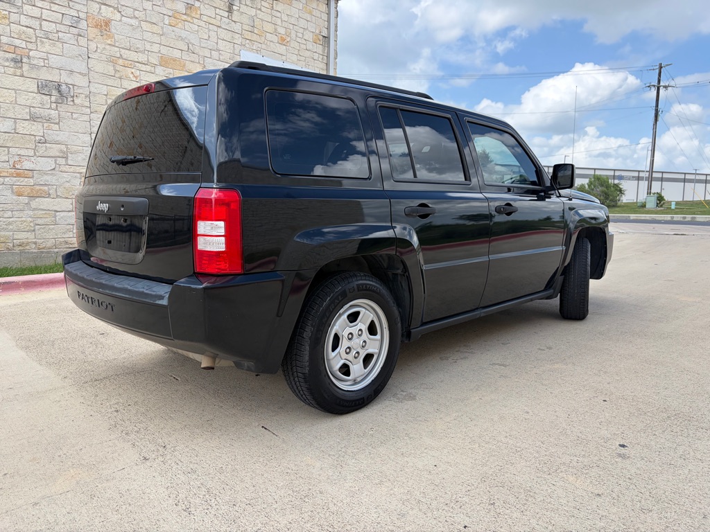 Photo 2 of this JEEP PATRIOT