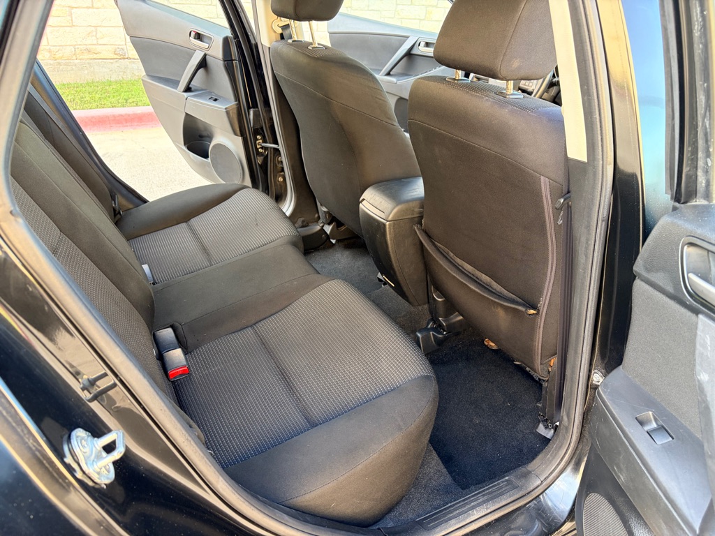 Photo 6 of this MAZDA 3