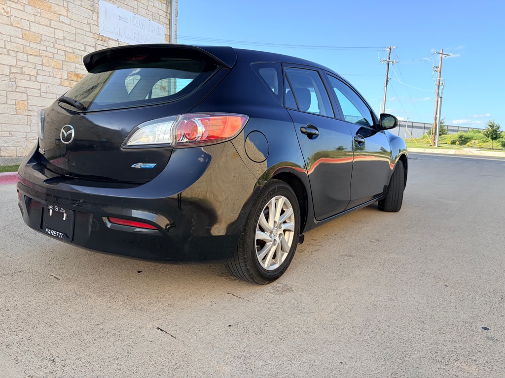 Photo 2 of this MAZDA 3
