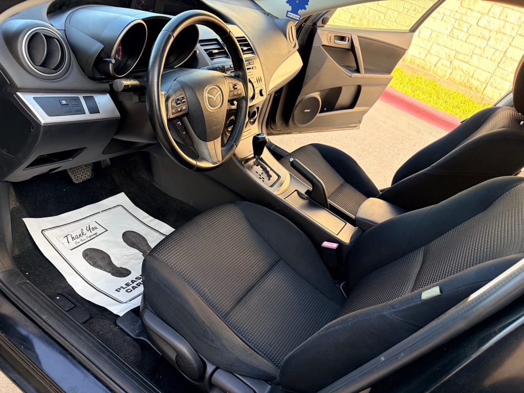 Photo 8 of this MAZDA 3