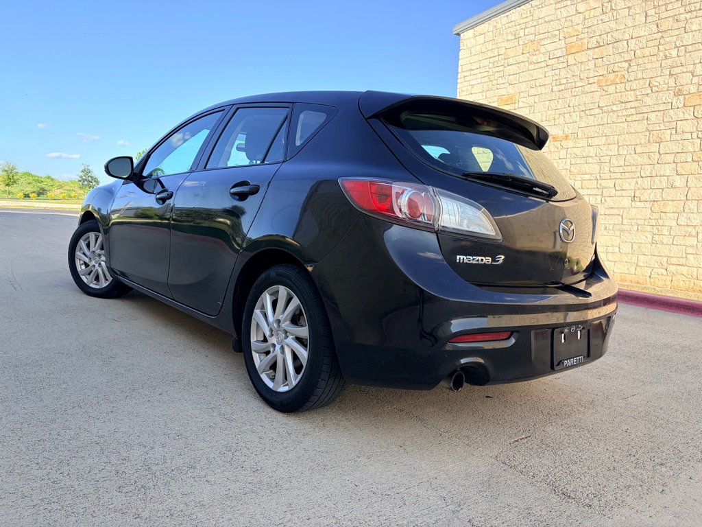 Photo 3 of this MAZDA 3
