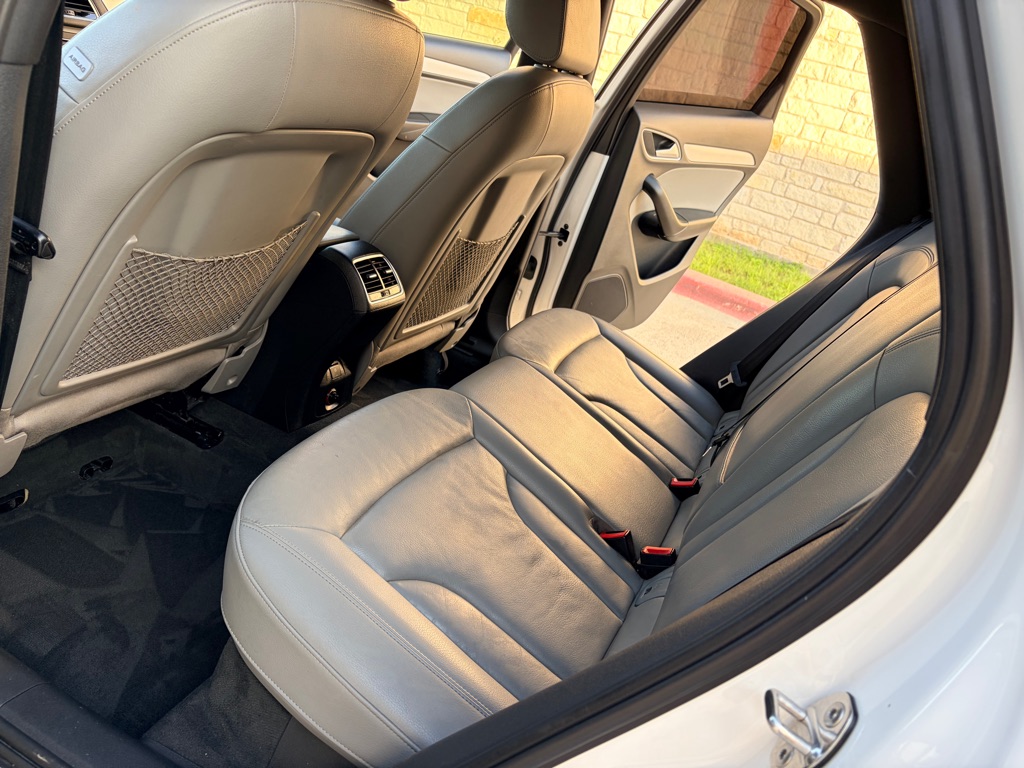 Photo 7 of this AUDI Q3