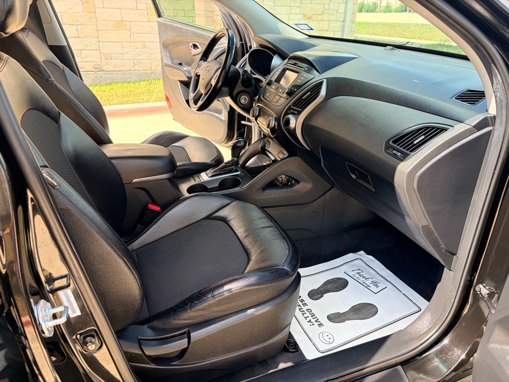 Photo 5 of this HYUNDAI TUCSON