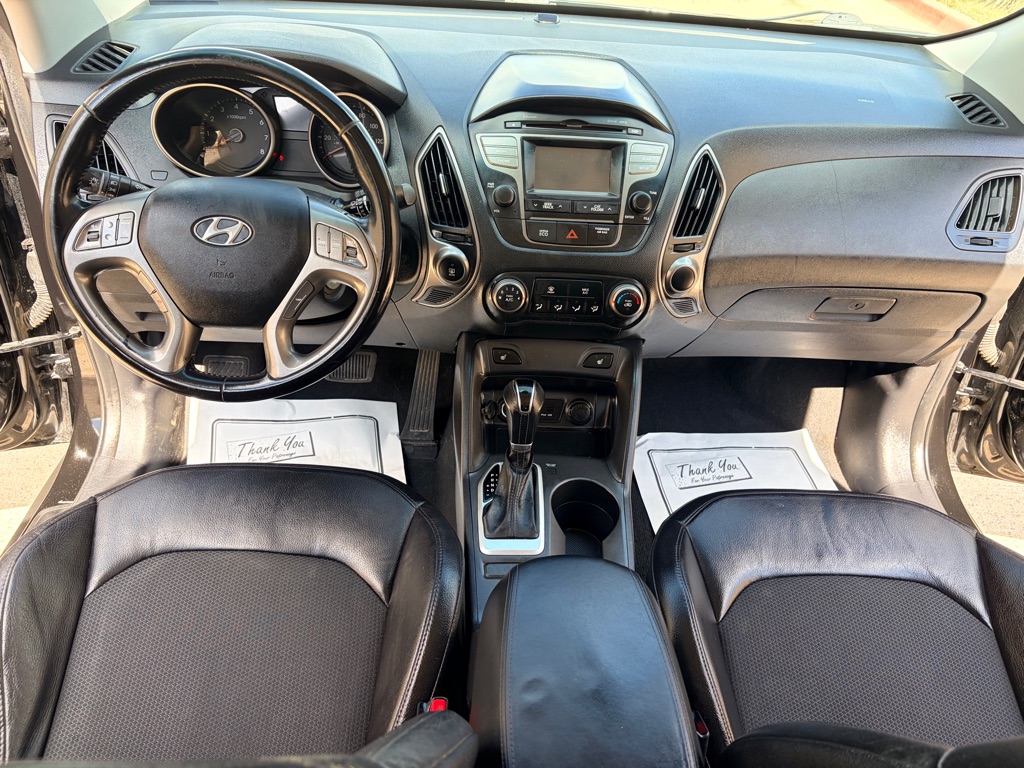 Photo 9 of this HYUNDAI TUCSON