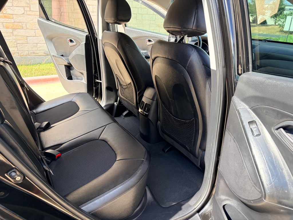 Photo 6 of this HYUNDAI TUCSON