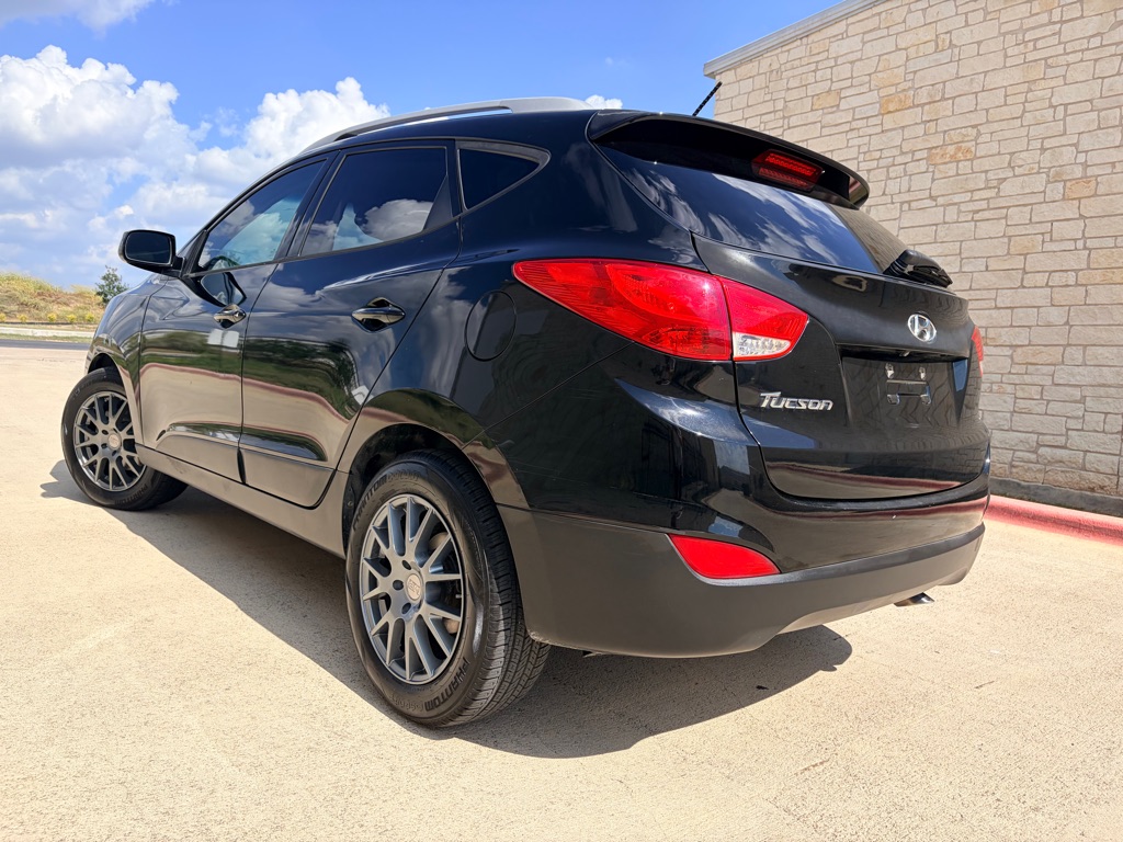 Photo 3 of this HYUNDAI TUCSON