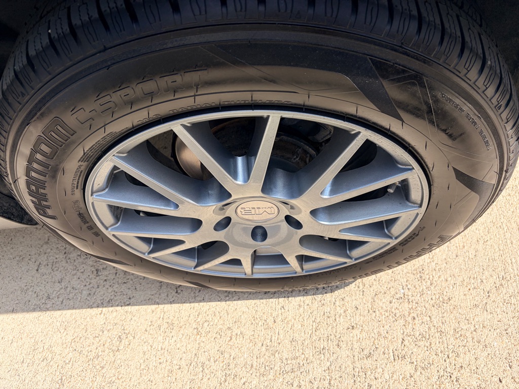 Photo 12 of this HYUNDAI TUCSON