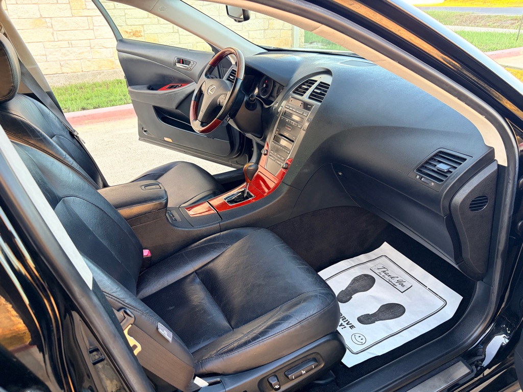 Photo 6 of this LEXUS ES