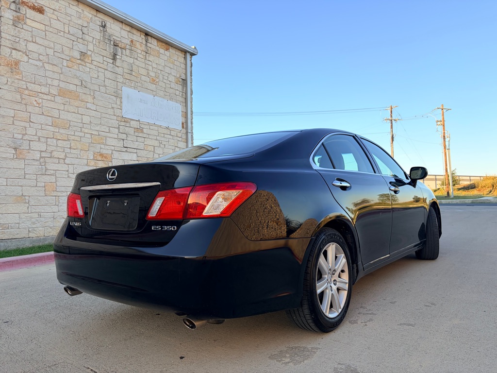 Photo 2 of this LEXUS ES