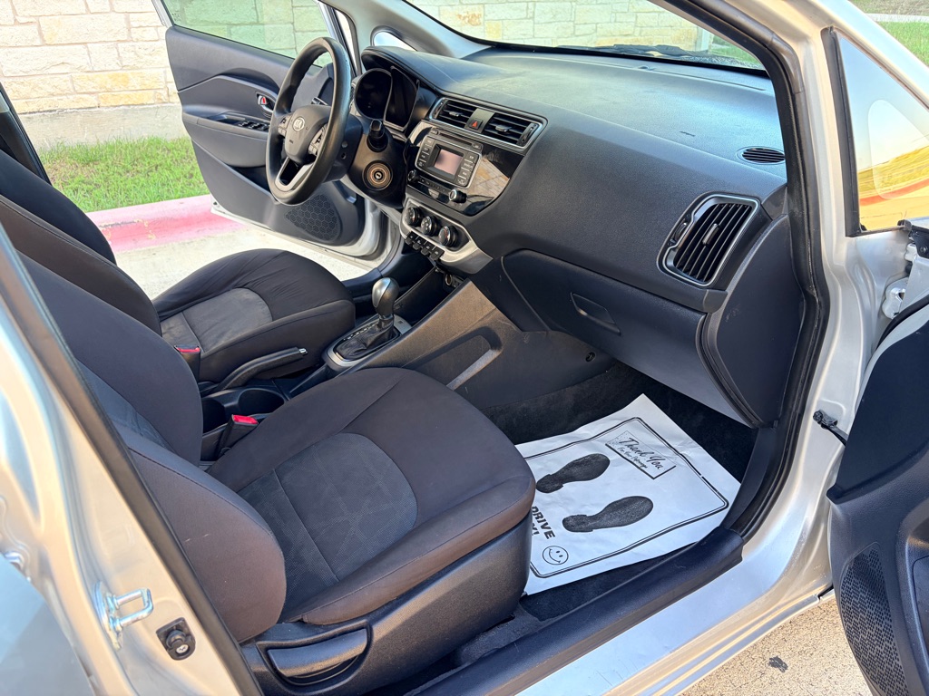 Photo 5 of this KIA RIO