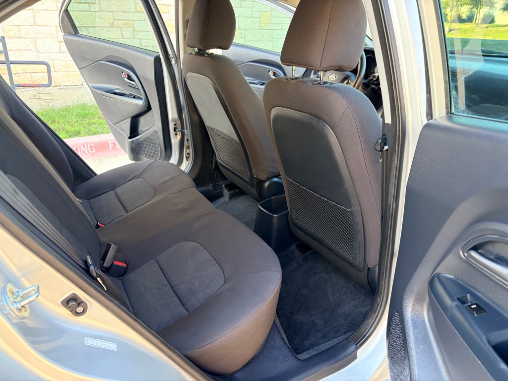 Photo 6 of this KIA RIO