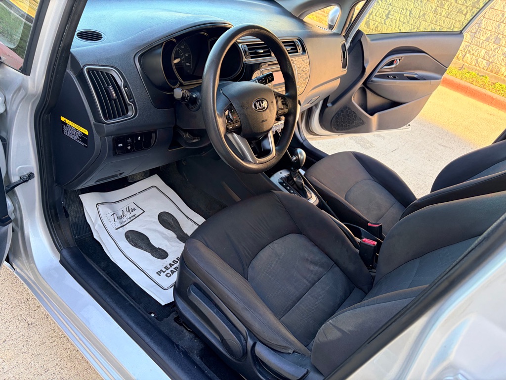 Photo 8 of this KIA RIO