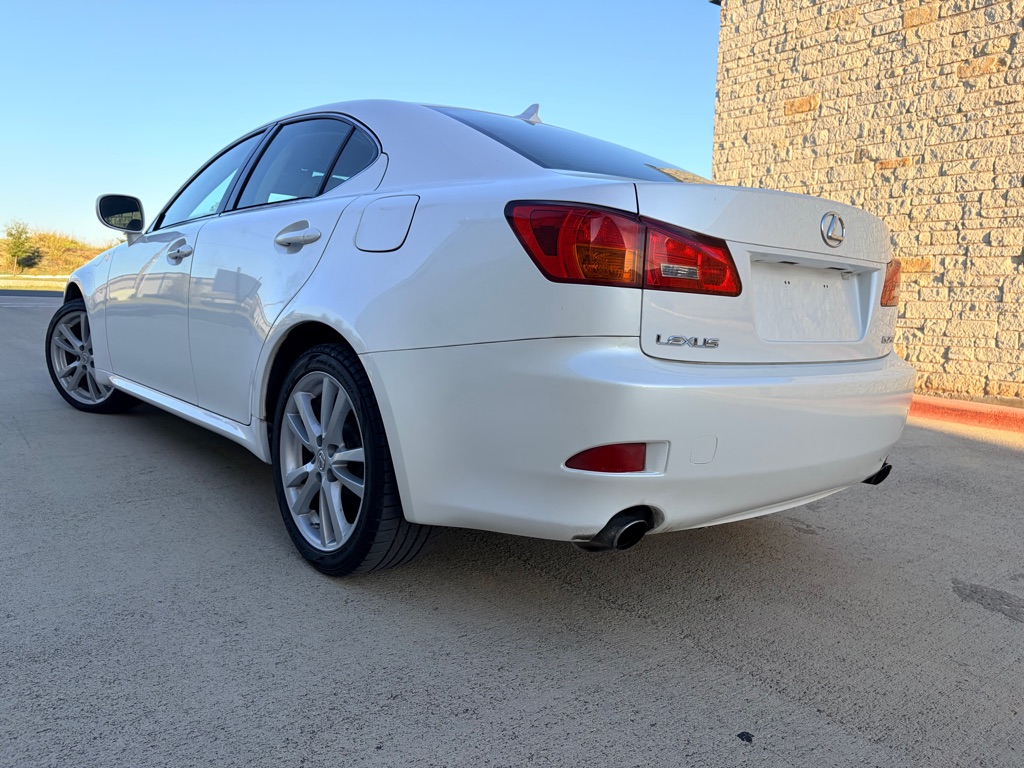 Photo 3 of this LEXUS IS