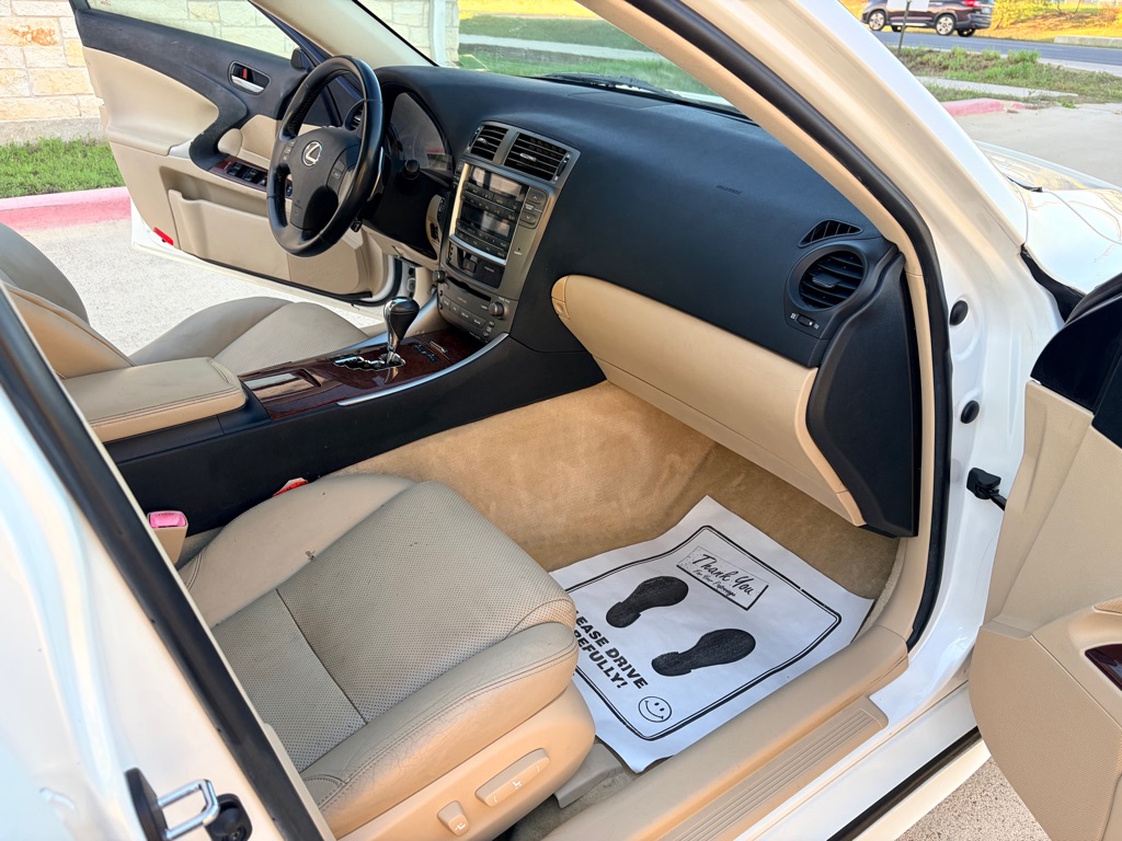 Photo 5 of this LEXUS IS