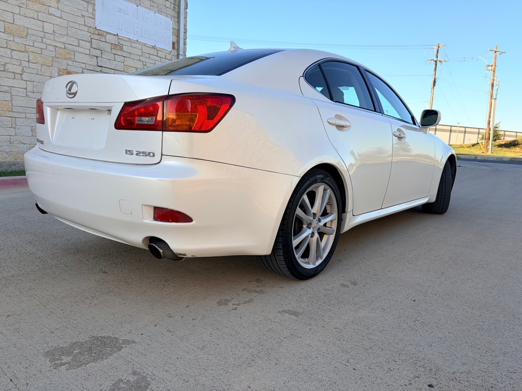 Photo 2 of this LEXUS IS