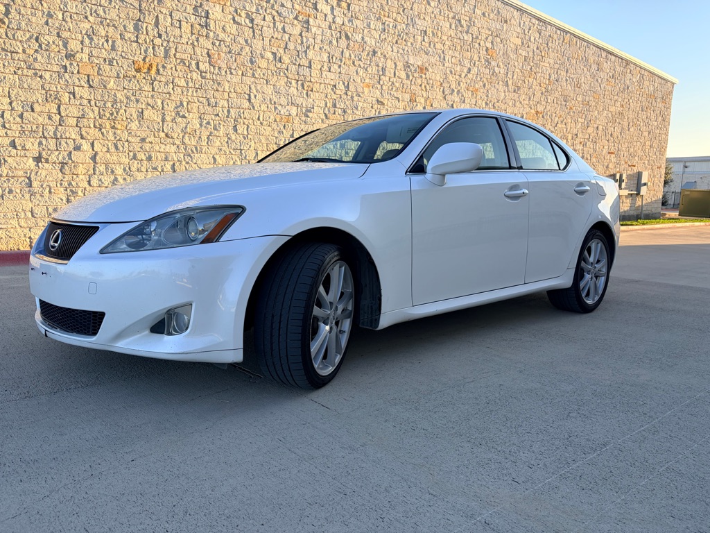 Photo 4 of this LEXUS IS